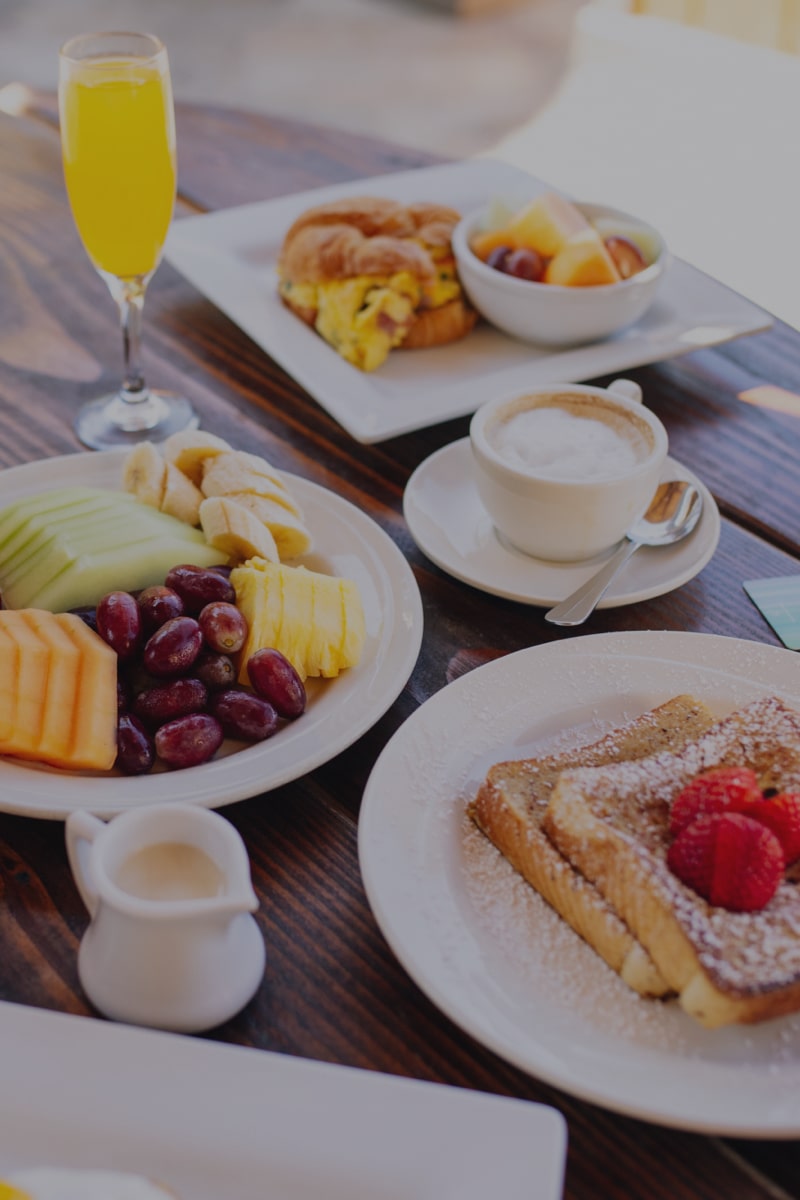 Breakfast food dishes and drinks.