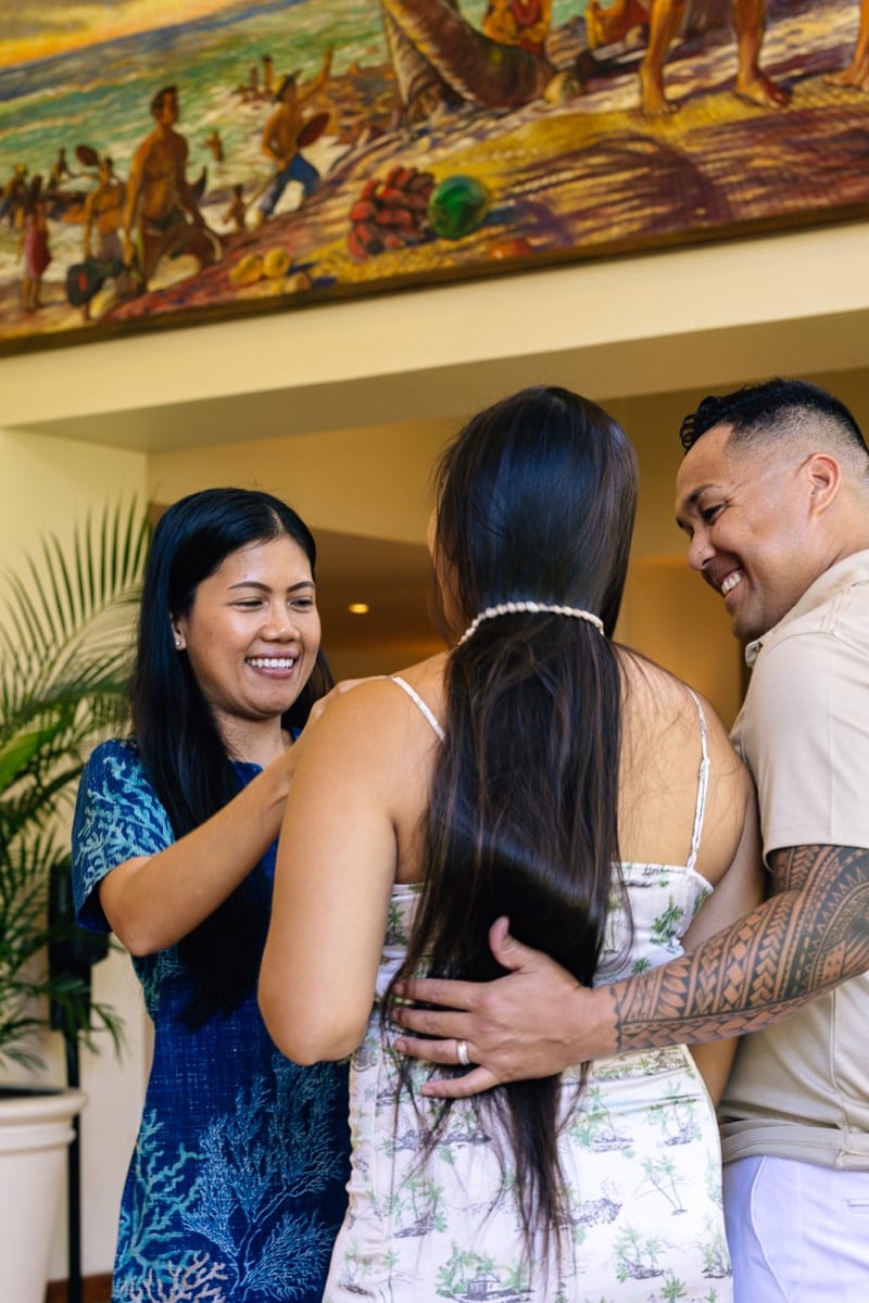 Couple receive welcome leis.